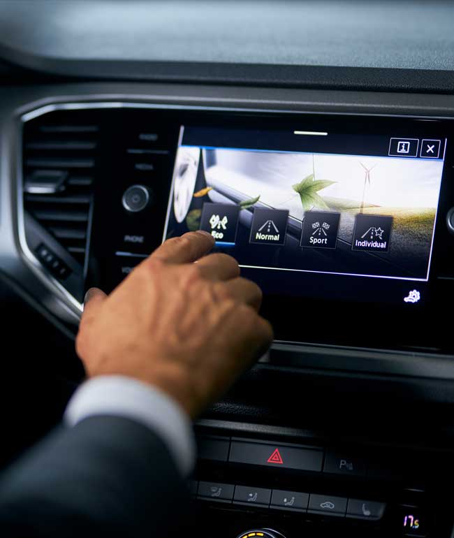 Revisión de los accesorios del coche en la revisión dinámica de un coche de segunda mano por  TateMartín, tu asesor personal de coches de ocasión